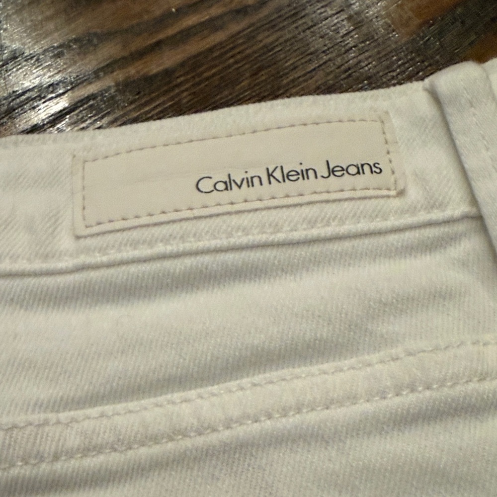 Calvin Klein Jeans Women's Cream Jean Shorts - Picture 6 of 6
